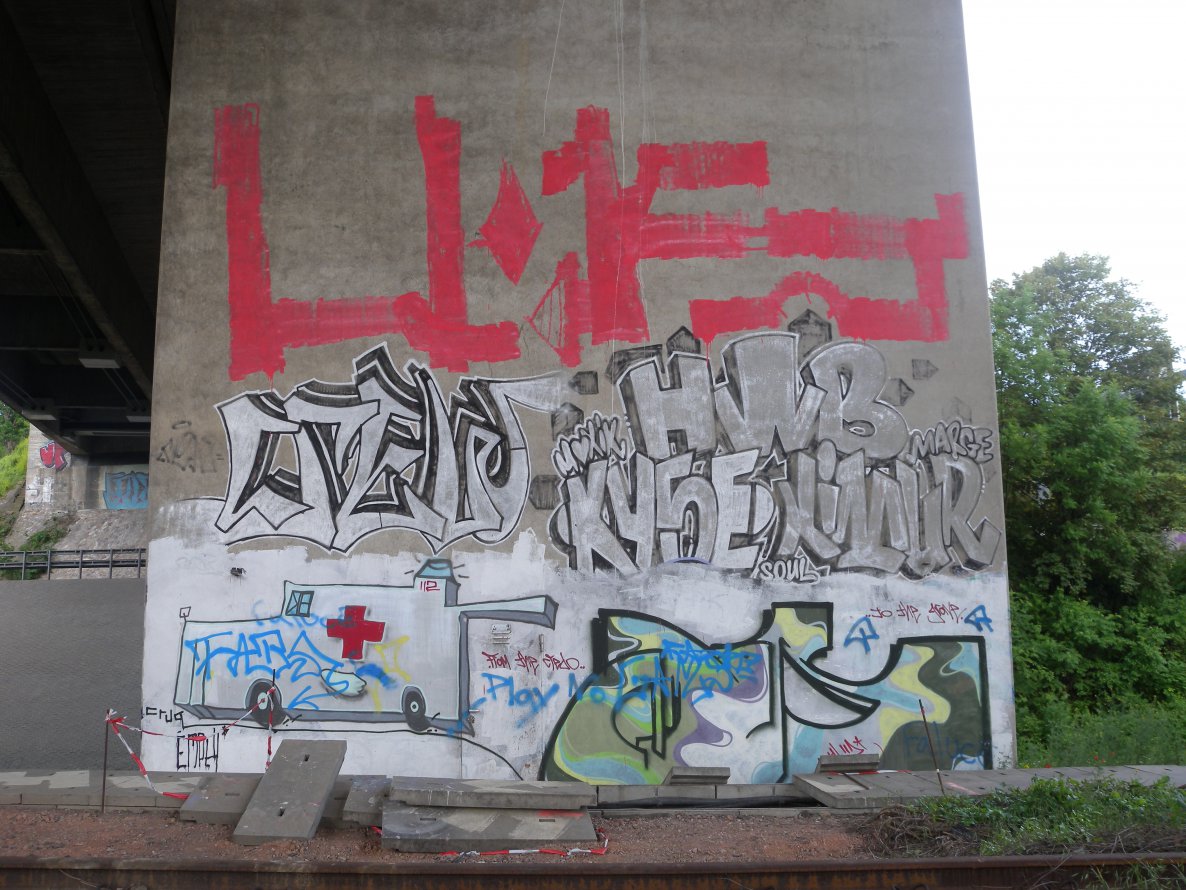 Graffiti Wall - Photo by barbara - uk, crew, kyse