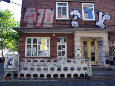 Graffiti Wall - Photo by barbara - +-0, pmn, tv