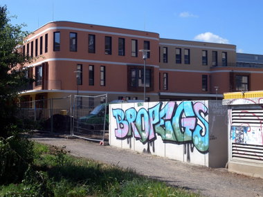 Graffiti Wall - Photo by barbara - bropegs