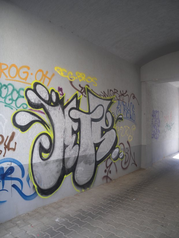 Graffiti Wall - Photo by barbara - jets