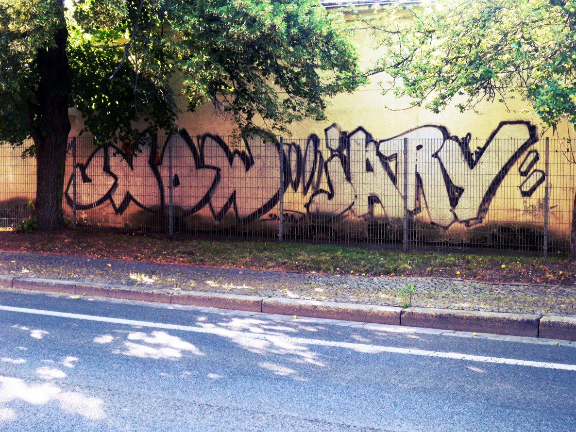 Graffiti Wall - Photo by barbara - snow, jary