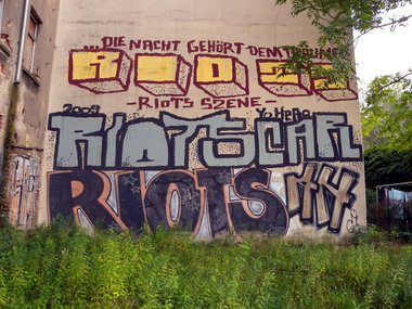 Graffiti Wall - Photo by barbara - riots, scar, ah