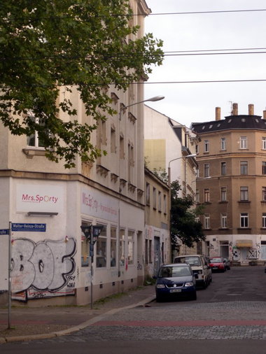 Graffiti Bombing - Photo by barbara - bof, wav, psy