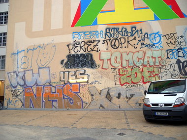 Graffiti Bombing - Photo by barbara - kw, yes, tomcat