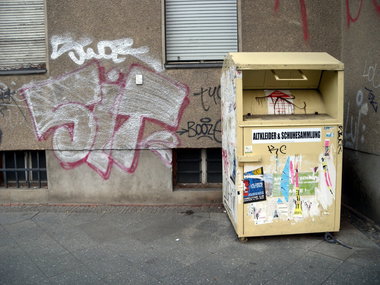 Graffiti Bombing - Photo by barbara - sit