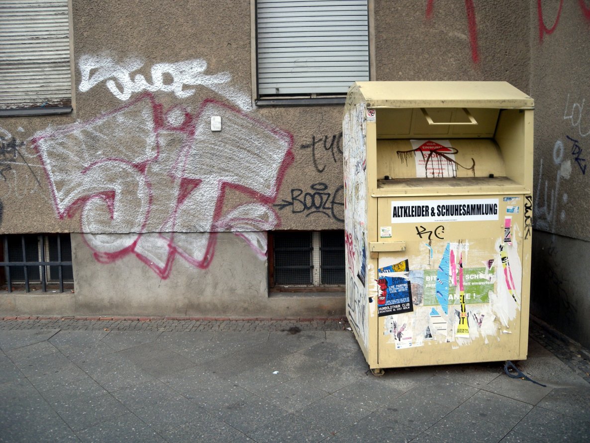 Graffiti Bombing - Photo by barbara - sit