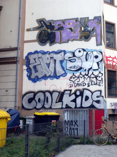 Graffiti Bombing - Photo by barbara - tasak, zipit, soup