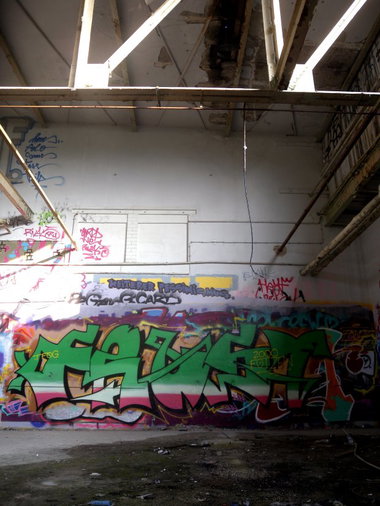 Graffiti Wall - Photo by barbara - frust, tfog, 2000