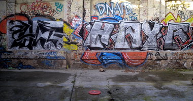 Graffiti Bombing - Photo by barbara - welt, hayf