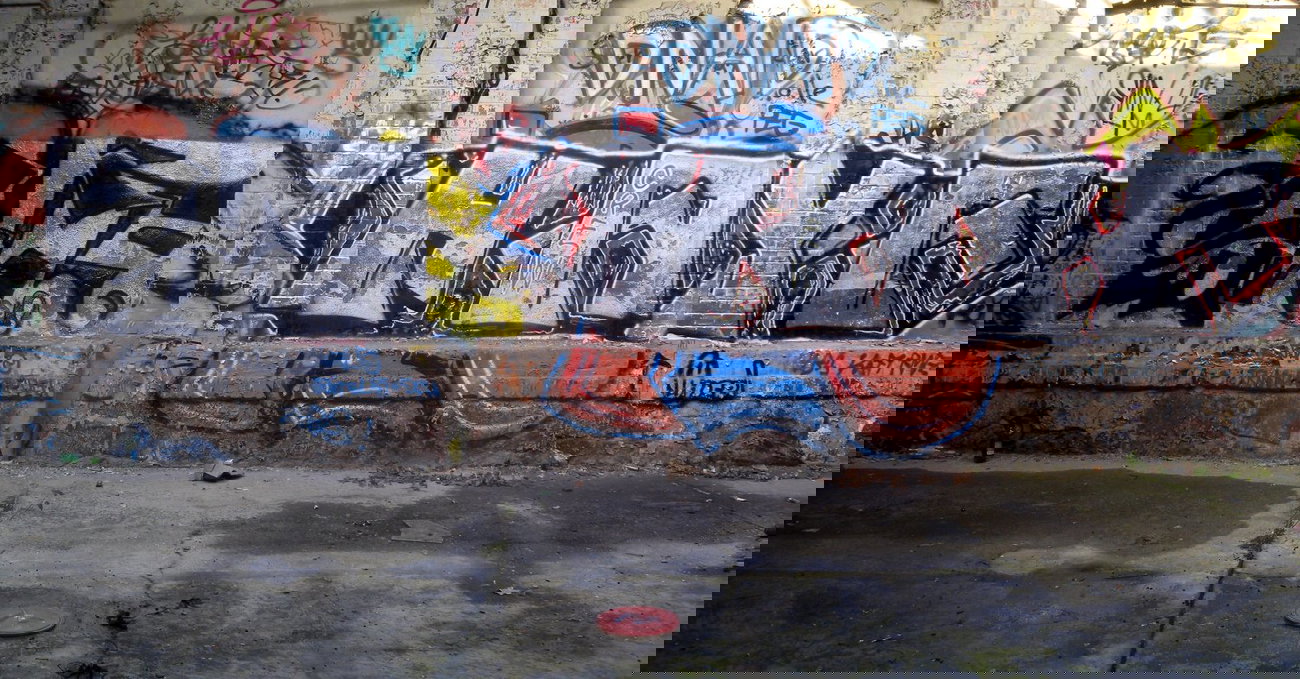 Graffiti Bombing - Photo by barbara - welt, hayf