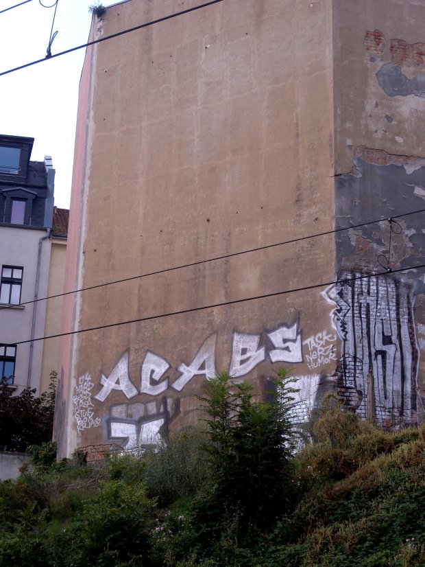 Graffiti Bombing - Photo by barbara - acab, uhsu