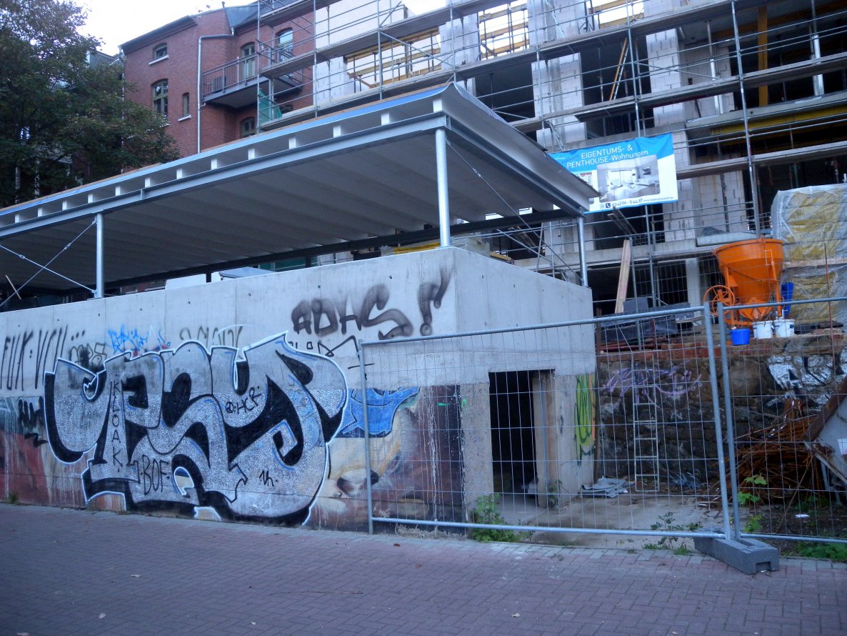 Graffiti Bombing - Photo by barbara - psy, hcr, bof
