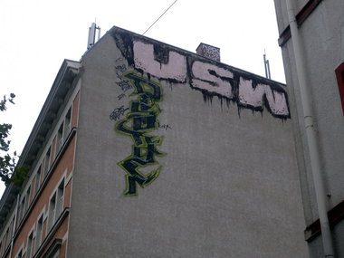 Graffiti Bombing - Photo by barbara - usw, disorder