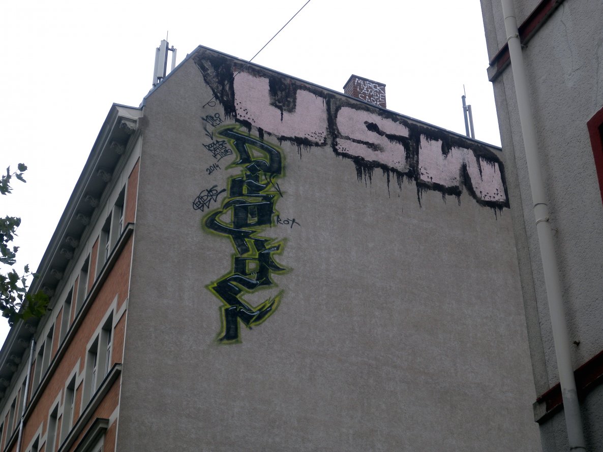 Graffiti Bombing - Photo by barbara - usw, disorder