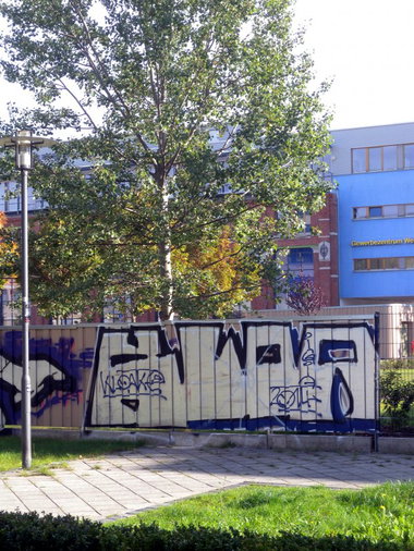 Graffiti Bombing - Photo by barbara - kloa