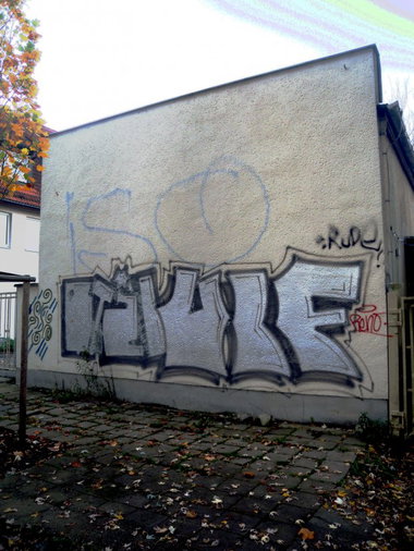 Graffiti Bombing - Photo by barbara - otzi, ulf