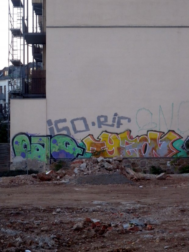 Graffiti Bombing - Photo by barbara - faq, tyzon