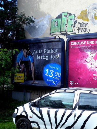 Graffiti Bombing - Photo by barbara - off, soram, ezzr