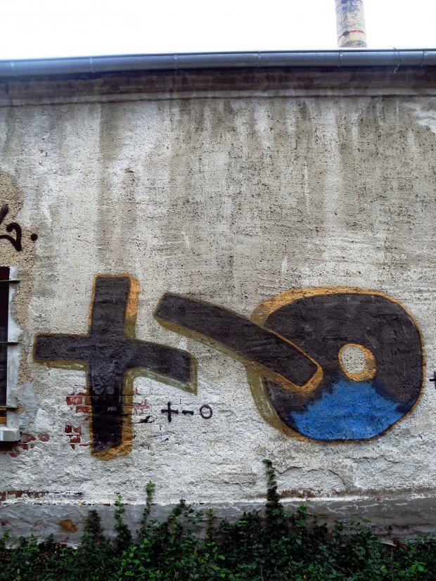 Graffiti Bombing - Photo by barbara - +-0, pmn