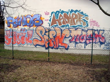 Graffiti Bombing - Photo by barbara - rinos, lampe, shic