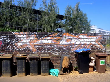 Graffiti Bombing - Photo by barbara - pmn, +-0