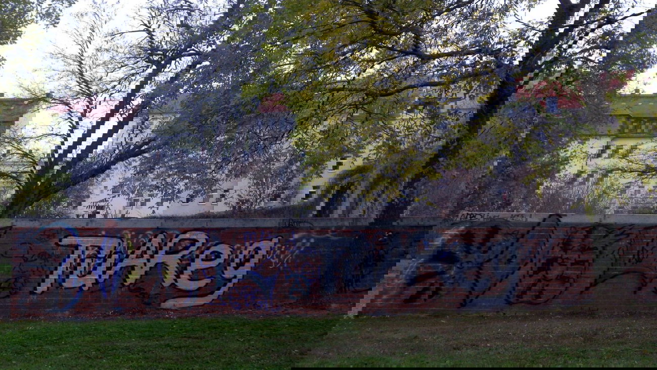 Graffiti Bombing - Photo by barbara - cool, tuareg