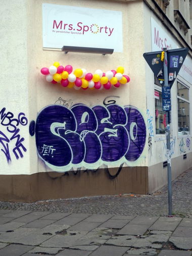 Graffiti Bombing - Photo by barbara - nexo