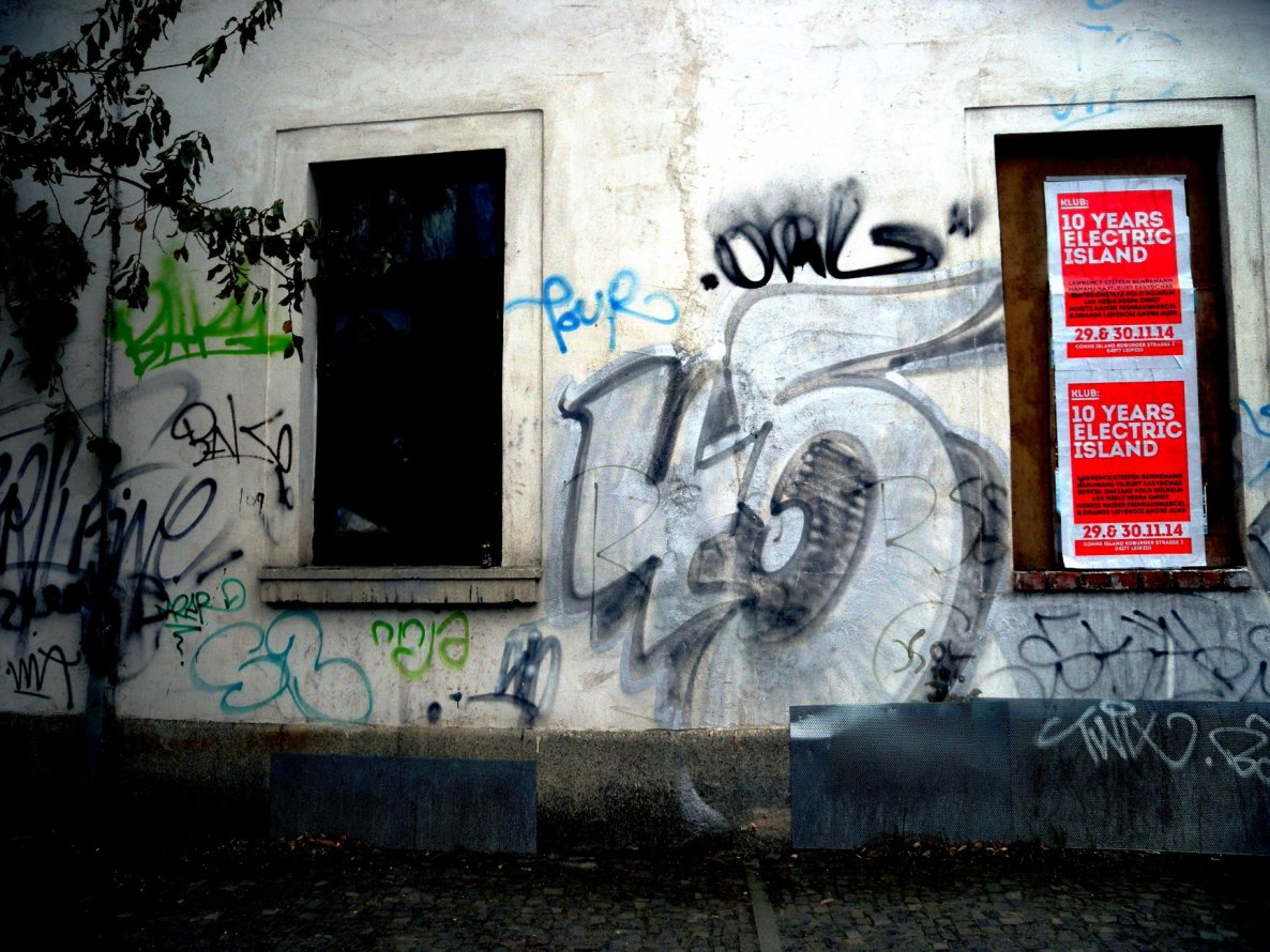 Graffiti Bombing - Photo by barbara - 45