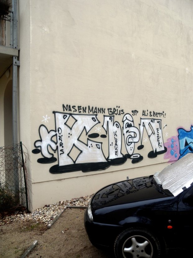 Graffiti Bombing - Photo by barbara - kloa