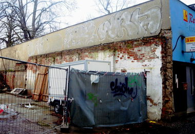 Graffiti Bombing - Photo by barbara - amb, ?, wra