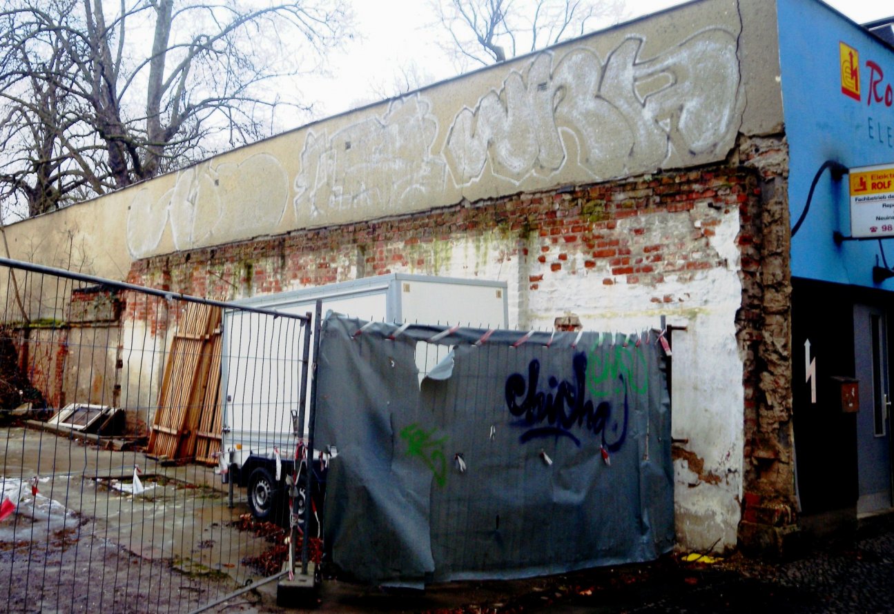 Graffiti Bombing - Photo by barbara - amb, ?, wra