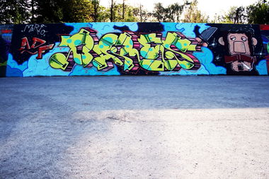 Graffiti Wall - Photo by bares79