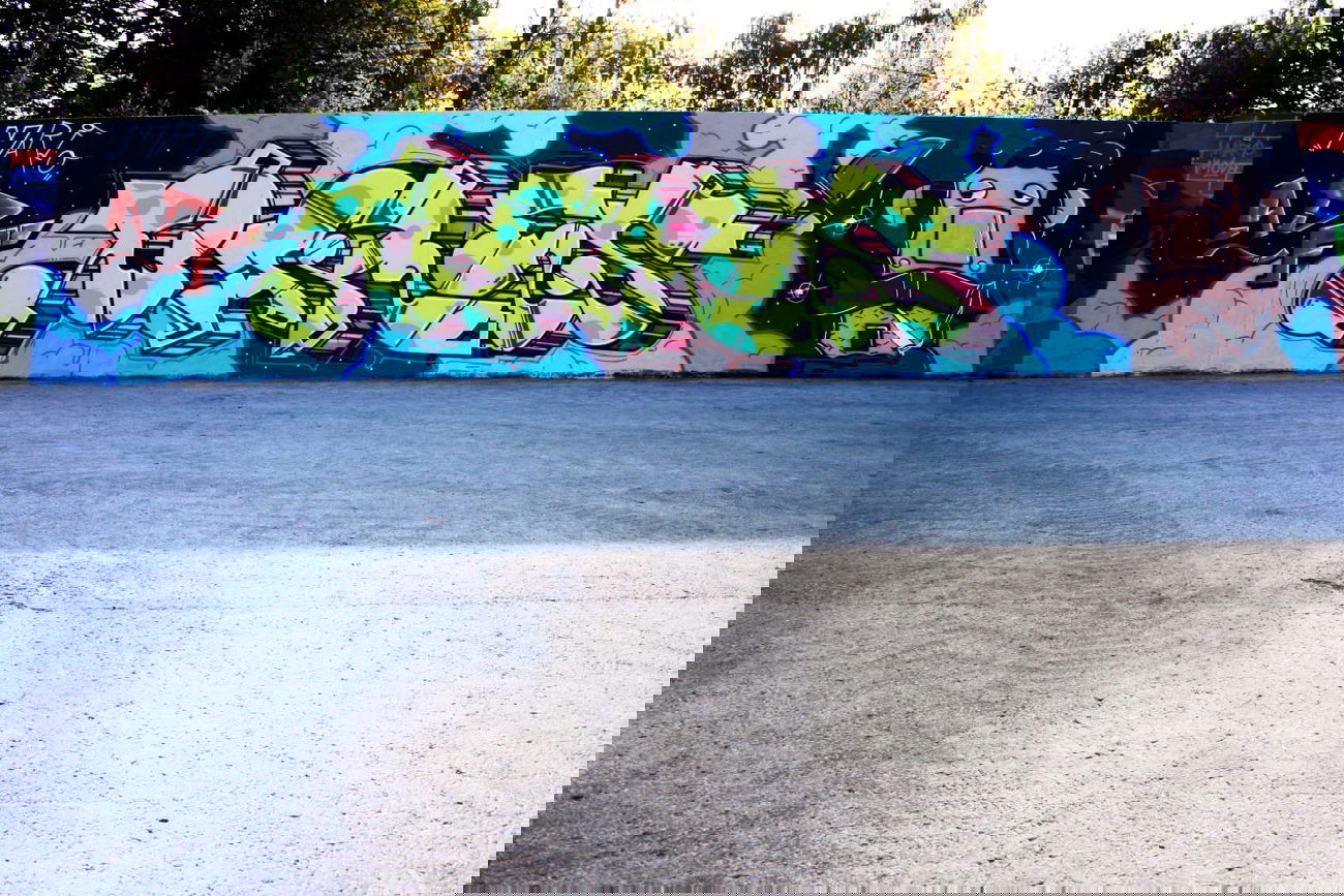 Graffiti Wall - Photo by bares79