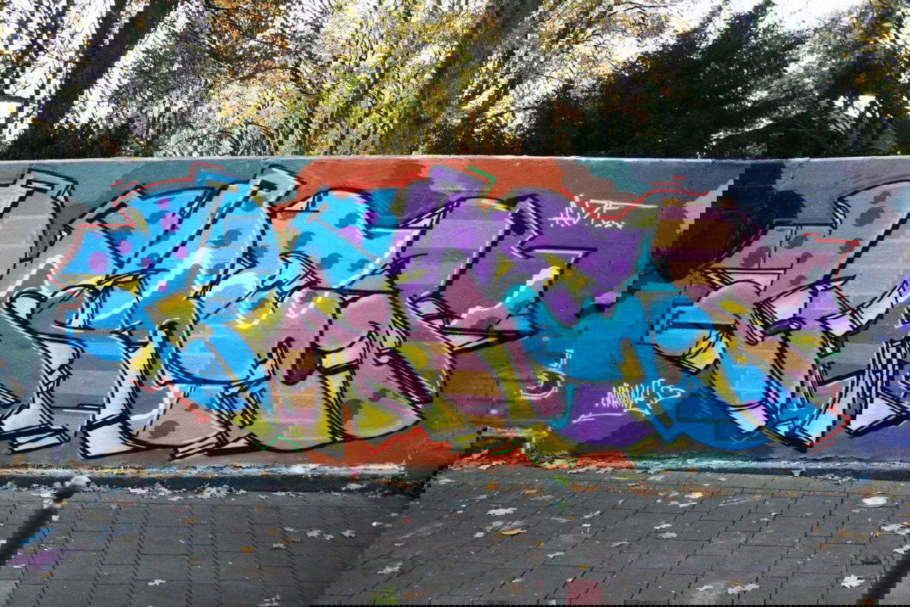 Graffiti Wall - Photo by bares79 (2014)