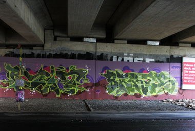 Graffiti Wall - Photo by bares79 - bares, adf