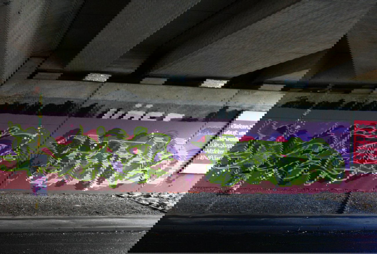 Graffiti Wall - Photo by bares79 - bares, adf