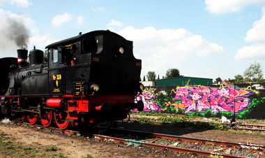 Graffiti Wall - Photo by bares79 - bares, adf