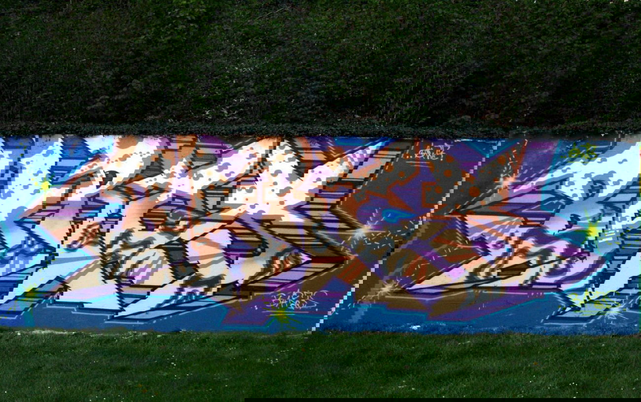 Graffiti Wall - Photo by bares79 - bares, adf