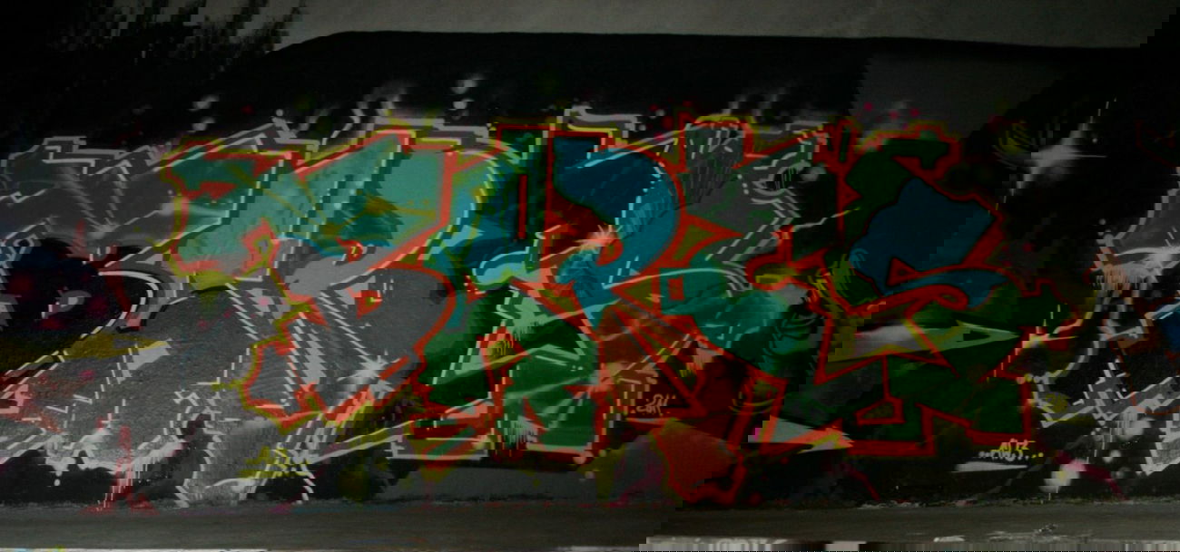 Graffiti Wall - Photo by bares79