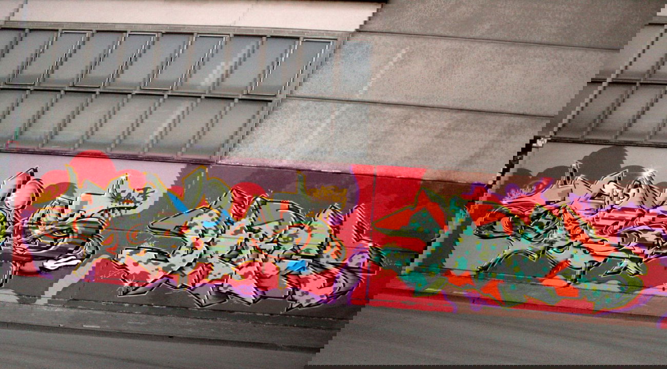 Graffiti Wall - Photo by bares79