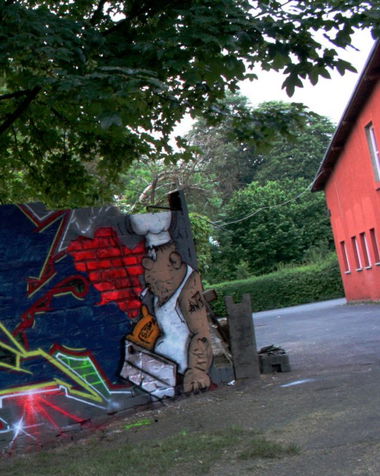 Graffiti Wall - Photo by bares79 - bares, adf