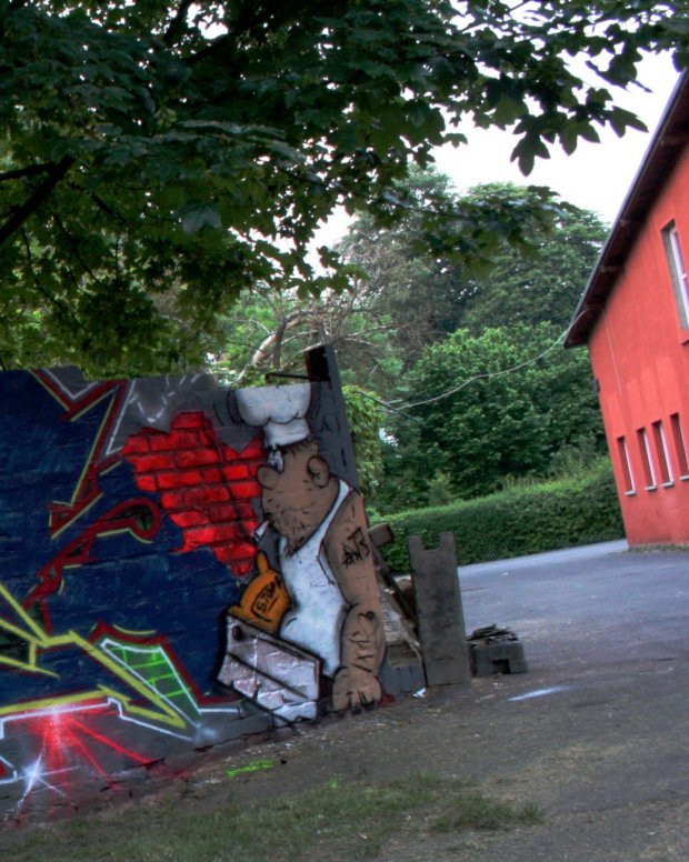 Graffiti Wall - Photo by bares79 - bares, adf