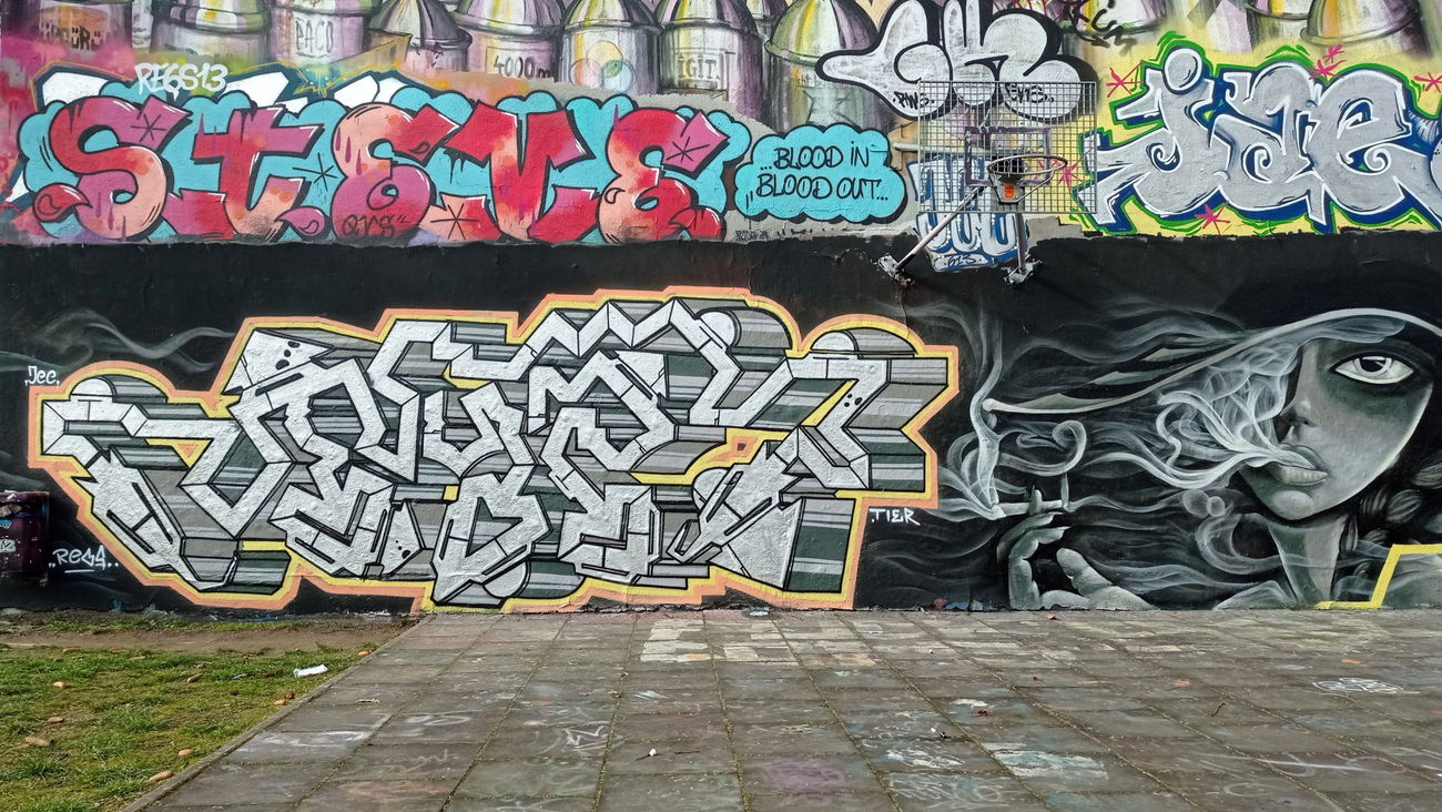 Graffiti Wall - Photo by bares79 (2021)