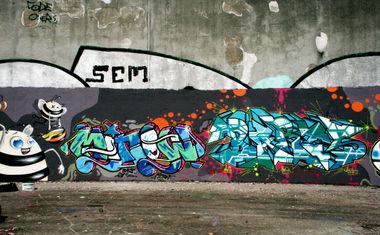 Graffiti Wall - Photo by bares79 - bares, adf