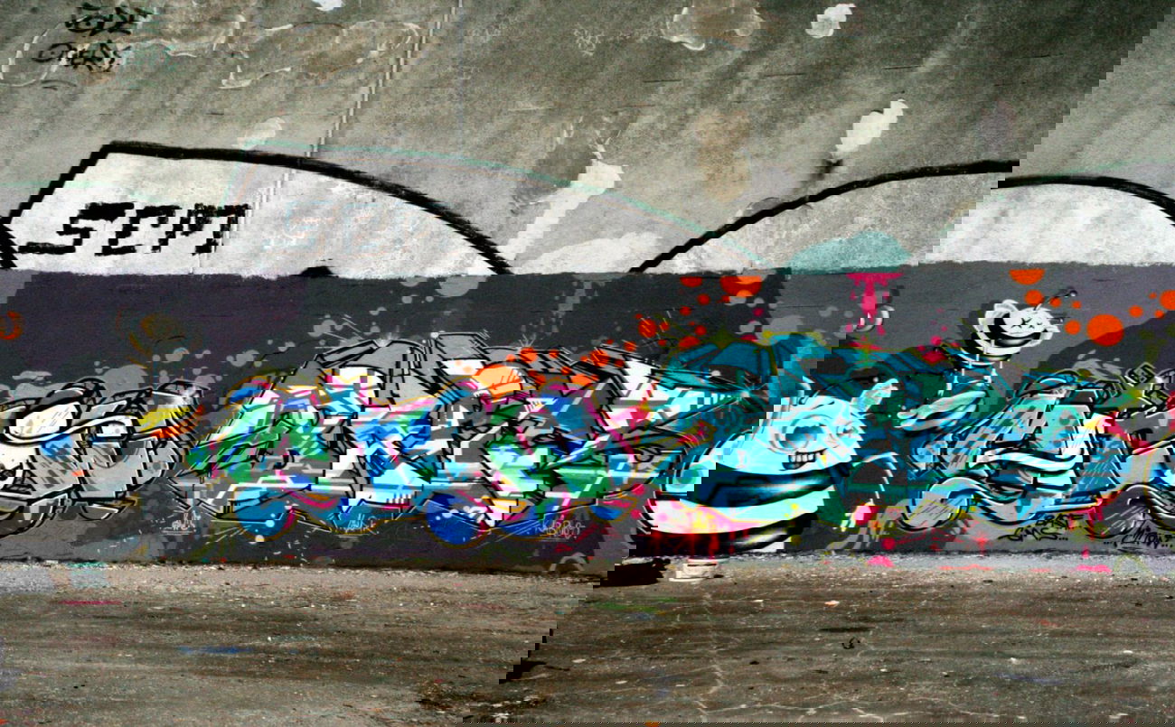 Graffiti Wall - Photo by bares79 - bares, adf