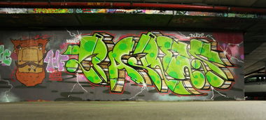 Graffiti Wall - Photo by bares79 (2014)