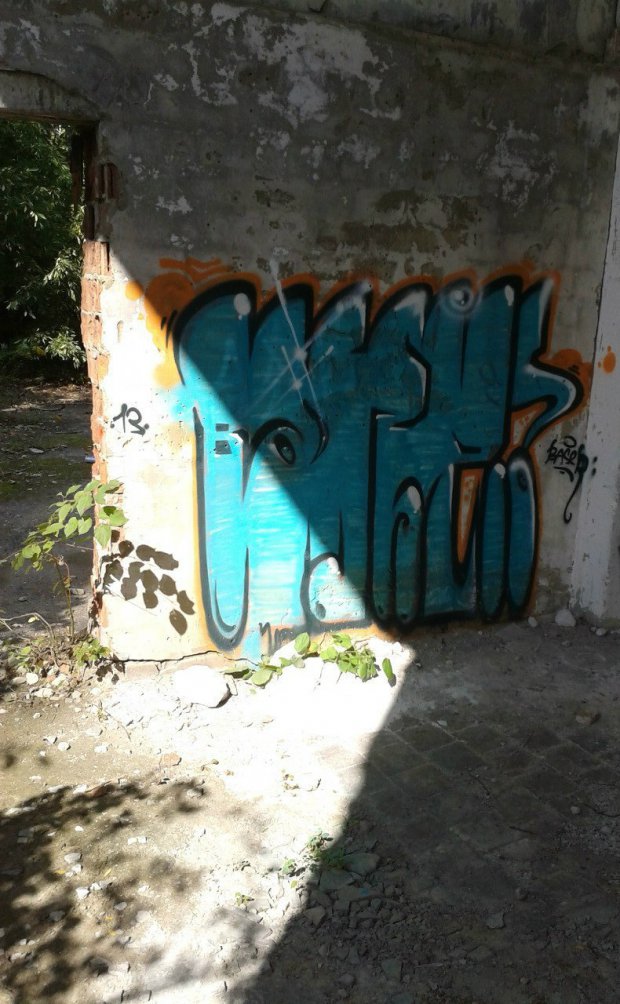 Graffiti Wall - Photo by baserap