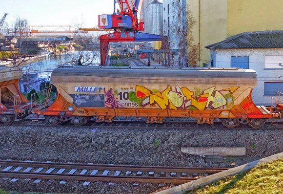 Graffiti Train - Photo by beatz1