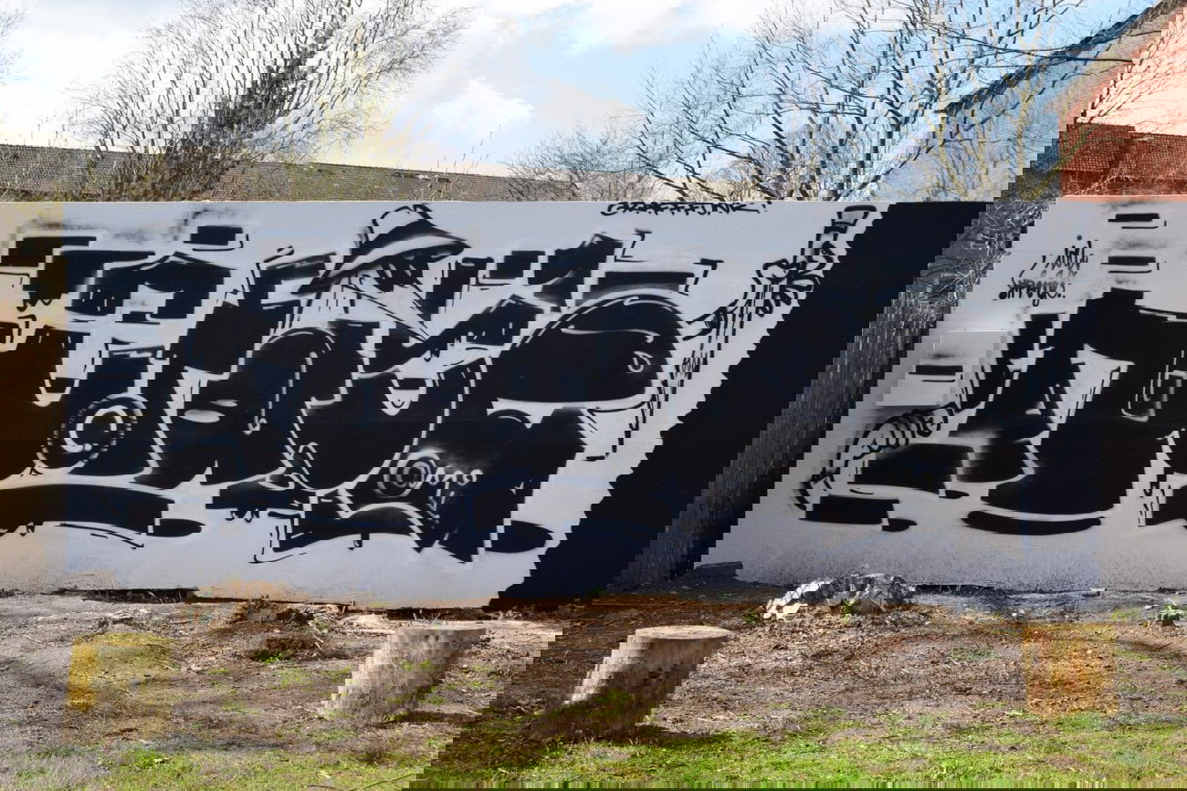 Graffiti Wall - Photo by behindthemirror