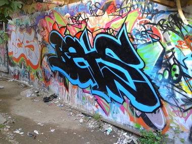 Graffiti Wall in Istanbul - Photo by beis - beis (2013)
